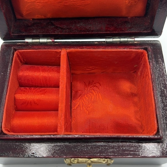 ORIGINAL CHOKIN ART COLLECTION SMALL JEWELRY BOX WITH RED INTERIOR - Picture 9 of 11